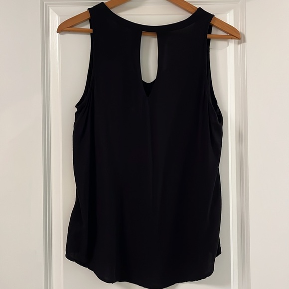 OLD navy v-neck flowy tank with key-hole back detail - Picture 3 of 6